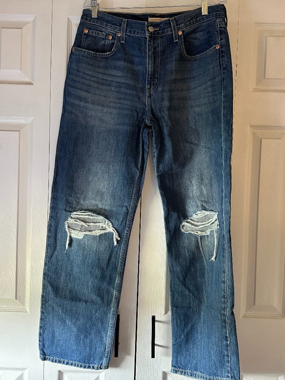 Levi’s Low Pro Straight Jeans Size 31 Distressed Knee Medium Wash Denim